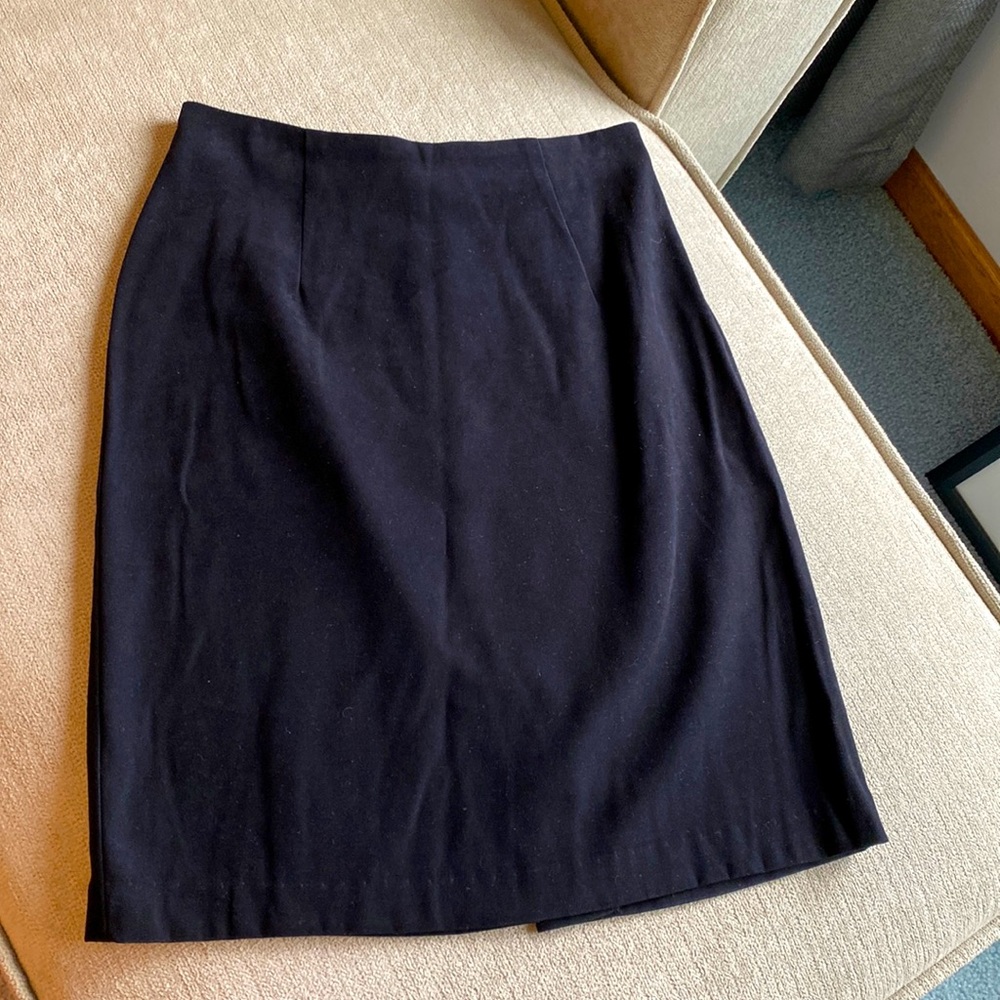 Black size 6 Russel scott signature skirt.